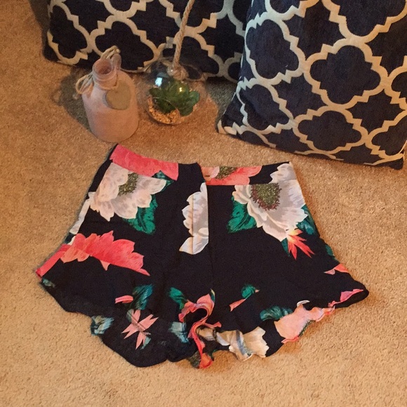 Zara Pants - Zara XS floral high waisted ruffle hem shorts
